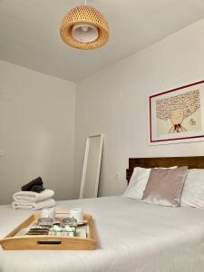 a bedroom with a bed with a tray on it at Apartamento centro con parking privado in Zaragoza