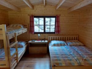 Postel nebo postele na pokoji v ubytování Autokemp / Speleocamp Malužiná