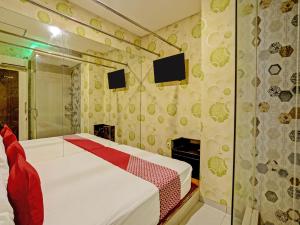 Postel nebo postele na pokoji v ubytování SUPER OYO Capital O 92633 Spring Hotel Gubeng