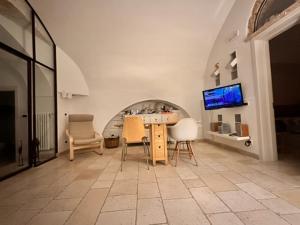 A television and/or entertainment centre at Latorreangioina