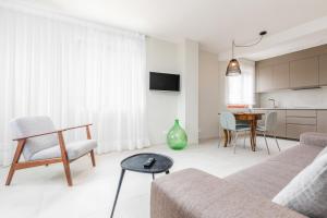 Телевизор и/или развлекательный центр в Contrada del Nonno Apartments (city center - private parking on-site)