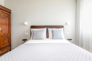 Кровать или кровати в номере Contrada del Nonno Apartments (city center - private parking on-site)