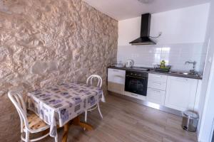 Kuchyň nebo kuchyňský kout v ubytování Apartman Điran + 21 fotografií
