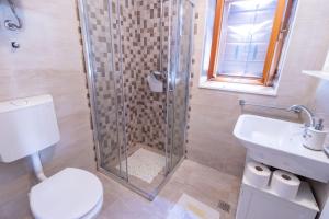 Koupelna v ubytování Apartman Điran