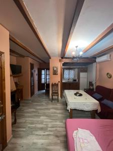 a living room with a table and a couch at Apartamento Cerro De Las Salinas in Ronda