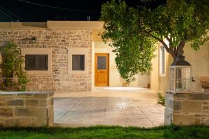 Το κτήριο όπου στεγάζεται  η παραθεριστική κατοικία