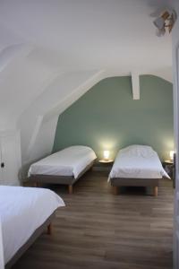Posteľ alebo postele v izbe v ubytovaní Villa Le Printemps, maison 15 pers avec piscine + 34 fotografií