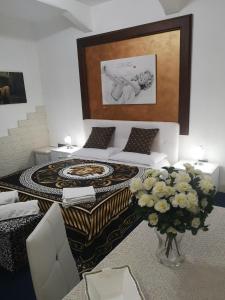 A seating area at Marilyn
