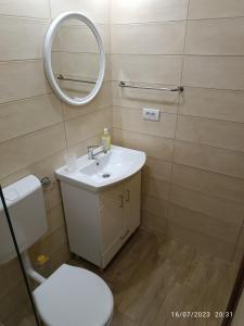 Koupelna v ubytování Apartman Boračko jezero LOTUS + 10 fotografií