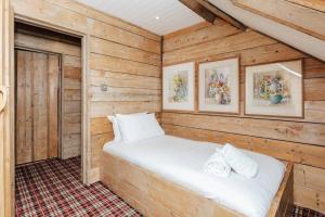 a bedroom with a bed in a wooden room at Moonlight Barn in Oxford