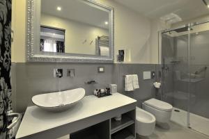 A bathroom at Al Theatro Palace