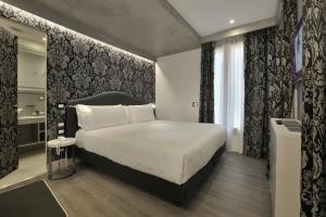 A bed or beds in a room at Al Theatro Palace
