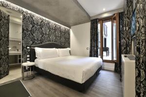 A bed or beds in a room at Al Theatro Palace