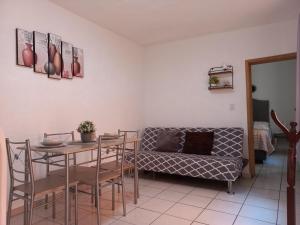 a living room with a couch and a table at Beautiful apartment. 5 minutos Aeropuerto Internacional de la Ciudad de México in Mexico City