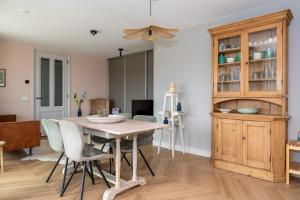 Fotografie z fotogalerie ubytování Appartement de Dageraad in monumentale boerderij v destinaci Kimswerd