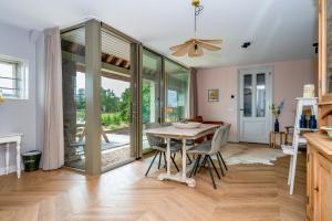 Fotografie z fotogalerie ubytování Appartement de Dageraad in monumentale boerderij v destinaci Kimswerd