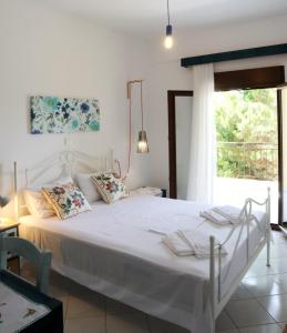 Postel nebo postele na pokoji v ubytování Melina Apartments - Holiday Apartment in Nikiti