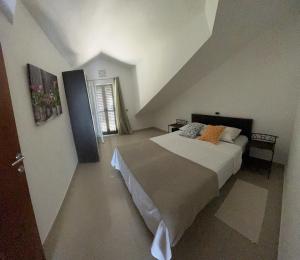 Postel nebo postele na pokoji v ubytování Apartments Pisačić
