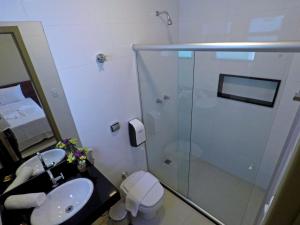 Un baño de MIRAGE HOTEL