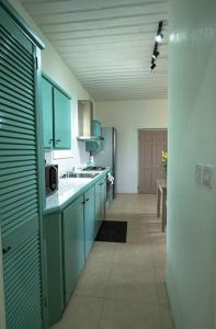 Una cocina o zona de cocina en SOHI Villa