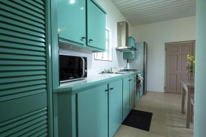 Una cocina o zona de cocina en SOHI Villa