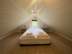 Postel nebo postele na pokoji v ubytování Vallakot Farm Guesthouse