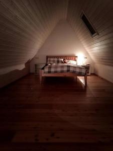 a bedroom with a bed in a attic at Maisonette-Appartment in historischem Ambiente in Iphofen