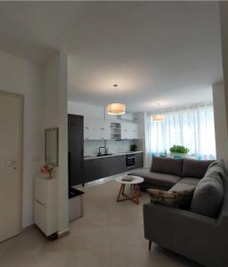 Η κουζίνα ή μικρή κουζίνα στο Alex's Condo