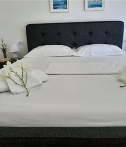 Postel nebo postele na pokoji v ubytování Alex's Condo