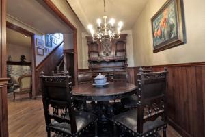 a dining room with a table and chairs and a chandelier at Casa Passeg dera Libertat 8 in Vielha