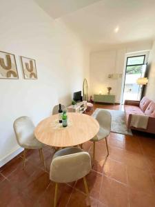 a living room with a table and chairs at Beautiful Apartment near Carcavelos Beach in Parede