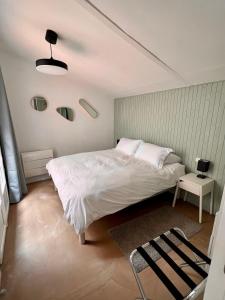 En eller flere senge i et værelse på Le Patio d’Eymet