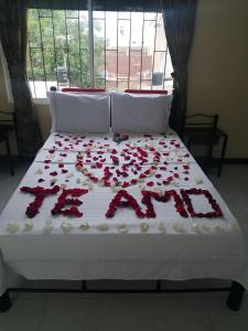 เตียงในห้องที่ Hotel Los Balcones