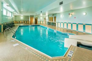 Bazén v ubytování Comfort Inn & Suites nebo v jeho okolí