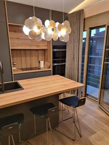 a kitchen with a wooden table and chairs at Villagio inn Suite & Spa in Soúlion