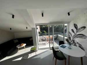 a living room with a table and chairs at MEMORI bed&breakfast in Rab