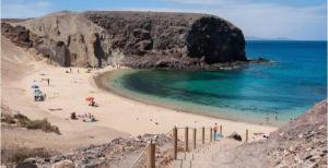 a group of people on a beach near the ocean at Relax playa blanca in Playa Blanca