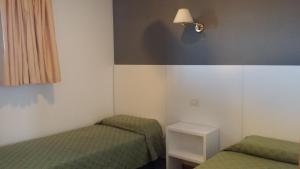 Cama o camas de una habitación en Apartamentos Roque Nublo