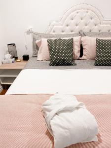 מיטה או מיטות בחדר ב-OCEAN BAY VIEW Luxury Guesthouse
