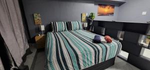 Кровать или кровати в номере Studios Mirante do Vale