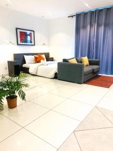 a living room with a couch and a bed at Executive Luxury Apartment Embassy Gardens in Accra