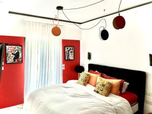 a bedroom with red and white walls and a bed at 2BDR-Wonderful Flat on Margoza in Tel Aviv