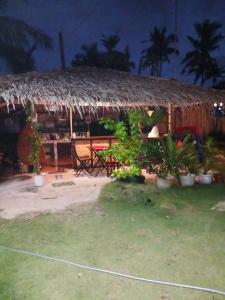Jardí fora de Weeroona Huts Homestay Pacifico