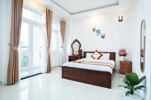 Postel nebo postele na pokoji v ubytování Tuấn An Hotel