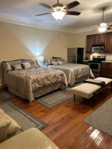 Katil atau katil-katil dalam bilik di MooreField Suites Greensboro East