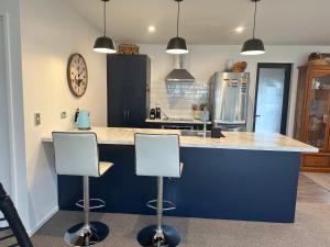 Kuchyň nebo kuchyňský kout v ubytování Naseby Modern Home
