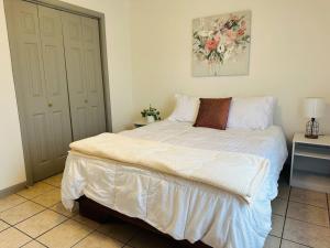 Postel nebo postele na pokoji v ubytování Home Away From Home - 3 Bed & 2 Bath - BEST VALUE