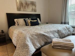 Postel nebo postele na pokoji v ubytování Home Away From Home - 3 Bed & 2 Bath - BEST VALUE