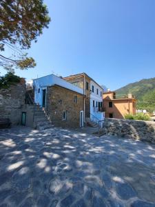 Vista general d'una muntanya o vistes d'una muntanya des de l'hostal o pensió