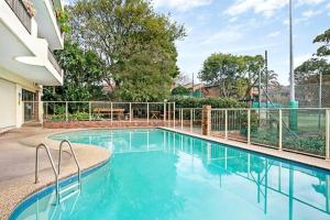 Kolam renang di atau dekat dengan CN016-Modern Crows Nest Apartment, Easy CBD Access